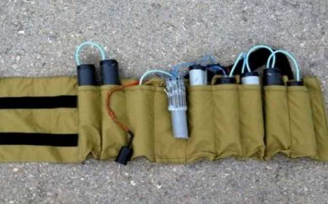 حزام ناسف و كلاشينكوف، القوات العسكرية تحجز معدات الارهابيين 